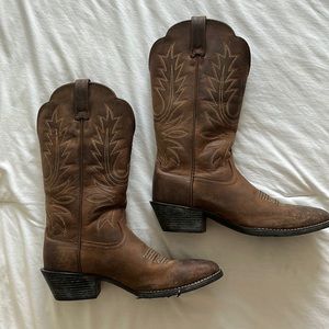 Ariat Womens Cowboy Boots. Size 6B.